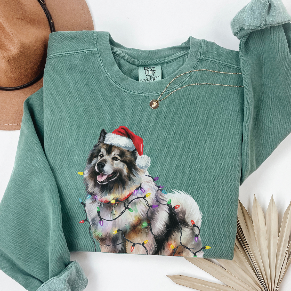 Christmas Keeshond Sweatshirt, Christmas Lights Dog Sweatshirt, Christmas Dog, Keeshond Mom Sweatshirt, Gift for Dog Lover, Keeshond