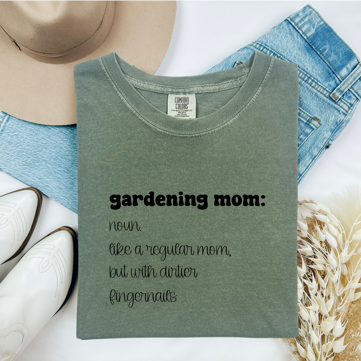 Gardening Mom Definition Shirt, Funny Gift for Garden Lovers with Dirty Fingernails Humor, Mothers Day Gardening Mom Shirt